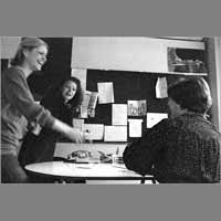 Béatrice Vallaeys, Marie-Odile Delacour, Germaine Aziz, 10 avril 1980, rue de Lorraine ( © Photo Christian Poulin - 0192)