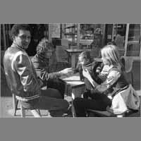 Sam Cambio, Christian Hennion, David July, Béatrice Vallaeys, avril 1977, rue de Lorraine (77086Bis - 0204)