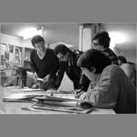 Philippe Gavi, Fabien Roland-Levy, Jean-Claude Zagdoun, Alain Dugrand, Serge July, février 1980, rue de Lorraine ( © Photo Christian Poulin - 0438)
