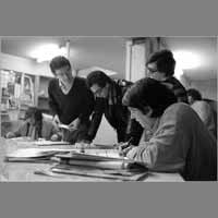 Philippe Gavi, Fabien Roland-Levy, Jean-Claude Zagdoun, Alain Dugrand, Serge July, février 1980, rue de Lorraine ( © Photo Christian Poulin - 0438)