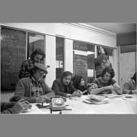 Serge July, Gérard Dupuy, Gilles Bresson, José Garçon, Pierre Blanchet, Jean-Claude Zagdoun, 22 décembre 1976, rue de Lorraine ( © Photo Christian Poulin - 0989)